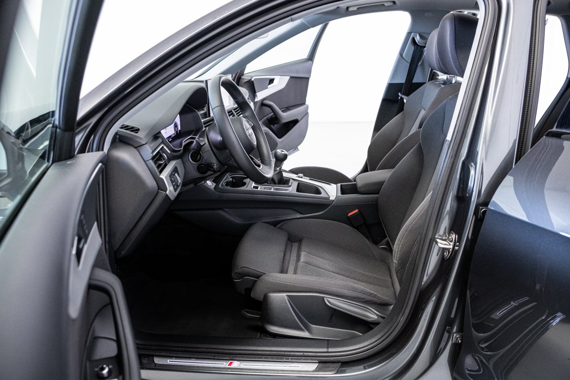 AUDI A4 Avant BLACK LINE 35 TFSI 150 CV