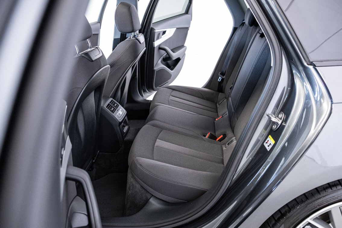 AUDI A4 Avant BLACK LINE 35 TFSI 150 CV