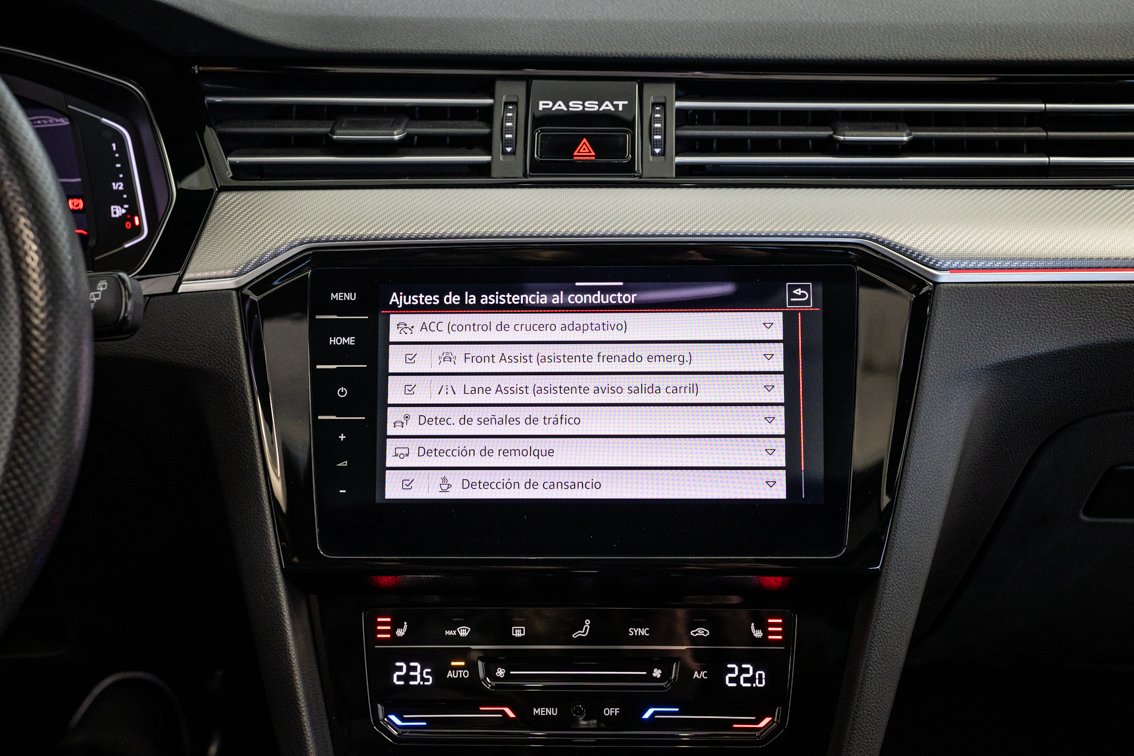 VOLKSWAGEN Passat Variant R LINE 2.0 TSI DSG 190 CV