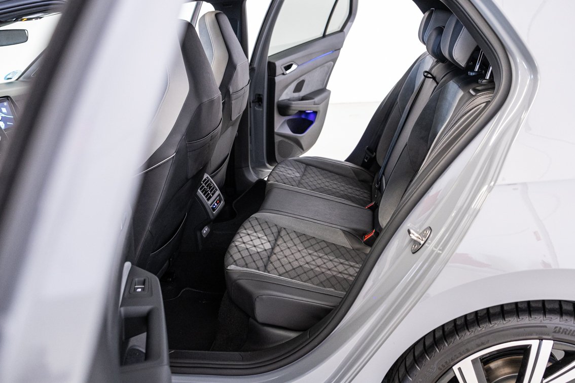 VOLKSWAGEN Golf R LINE 1.5 ETSI DSG 150 CV