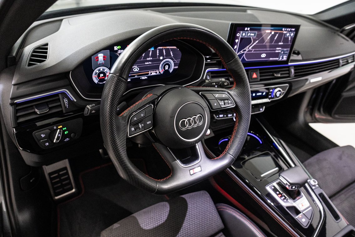 AUDI A4 Avant BLACK LINE 35 TDI S TRONIC 163 CV