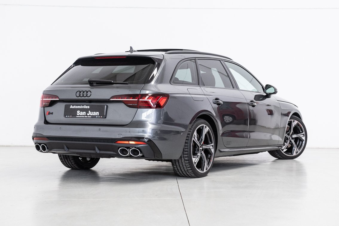 AUDI A4 Avant BLACK LINE 35 TDI S TRONIC 163 CV