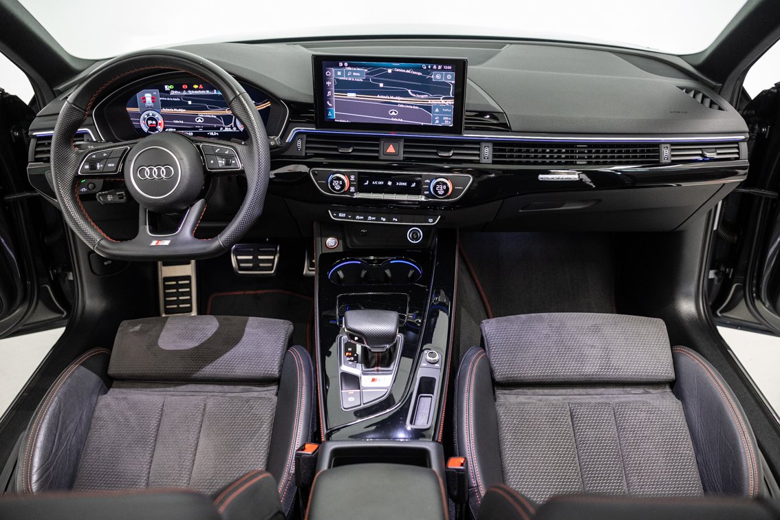 AUDI A4 Avant BLACK LINE 35 TDI S TRONIC 163 CV