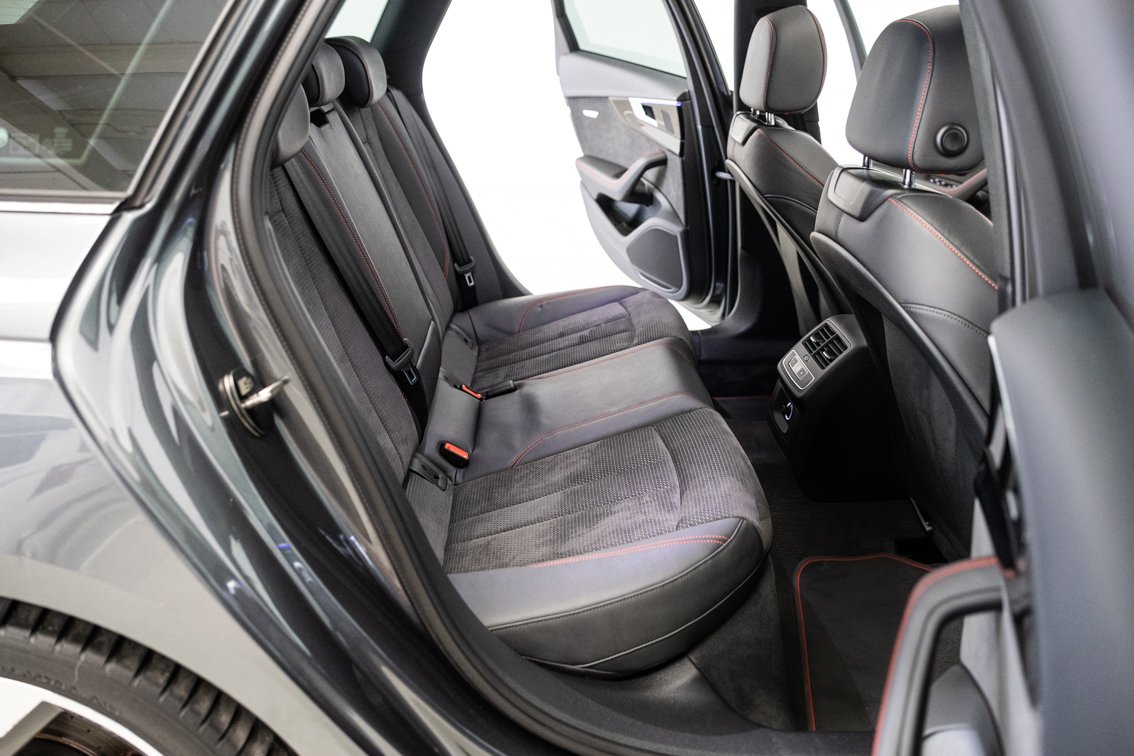 AUDI A4 Avant BLACK LINE 35 TDI S TRONIC 163 CV