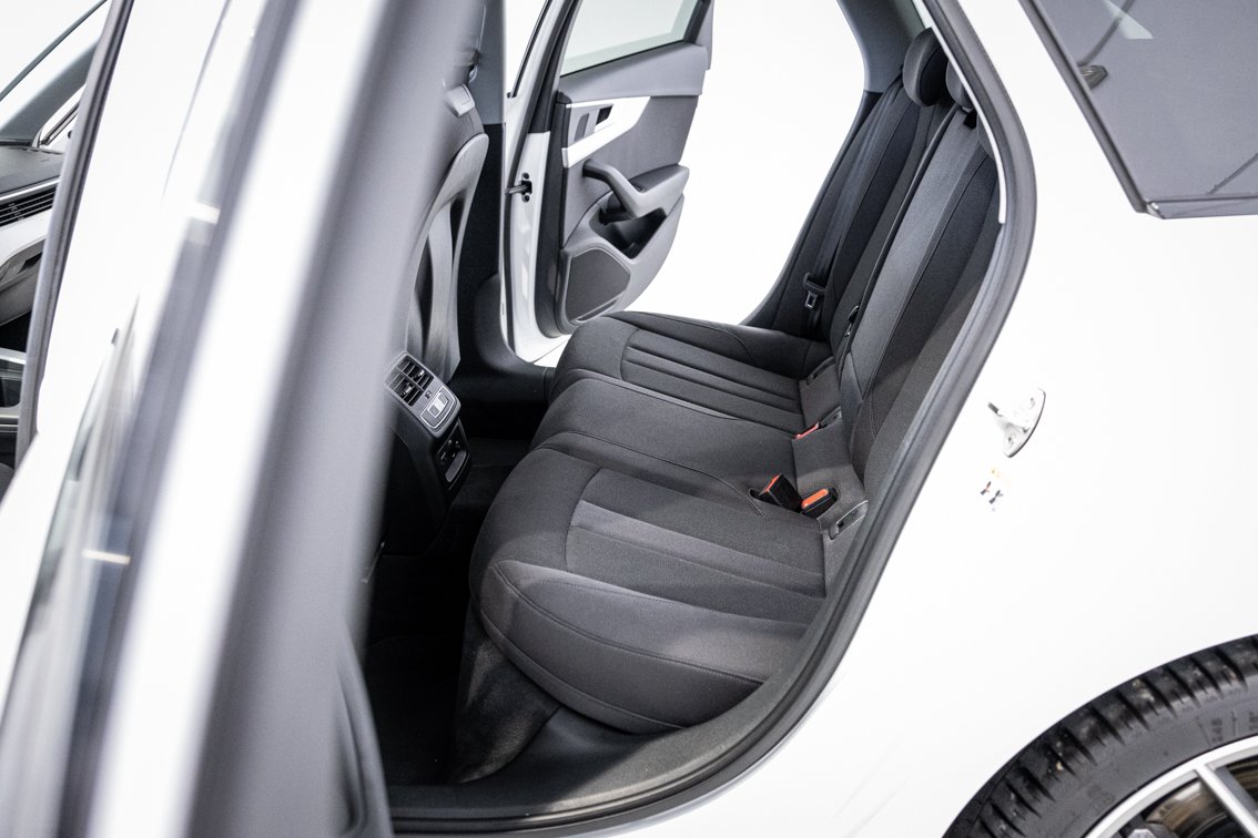 AUDI A4 Avant BLACK LINE 35 TDI S TRONIC 163 CV