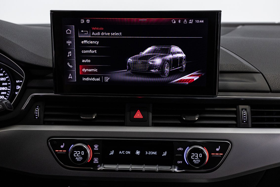 AUDI A4 Avant BLACK LINE 35 TDI S TRONIC 163 CV