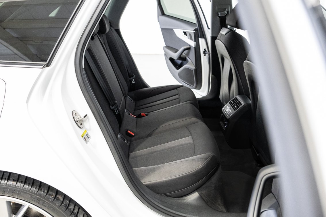 AUDI A4 Avant BLACK LINE 35 TDI S TRONIC 163 CV