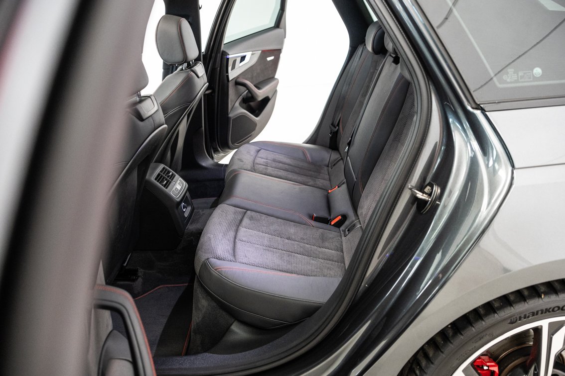 AUDI A4 Avant BLACK LINE 35 TDI S TRONIC 163 CV