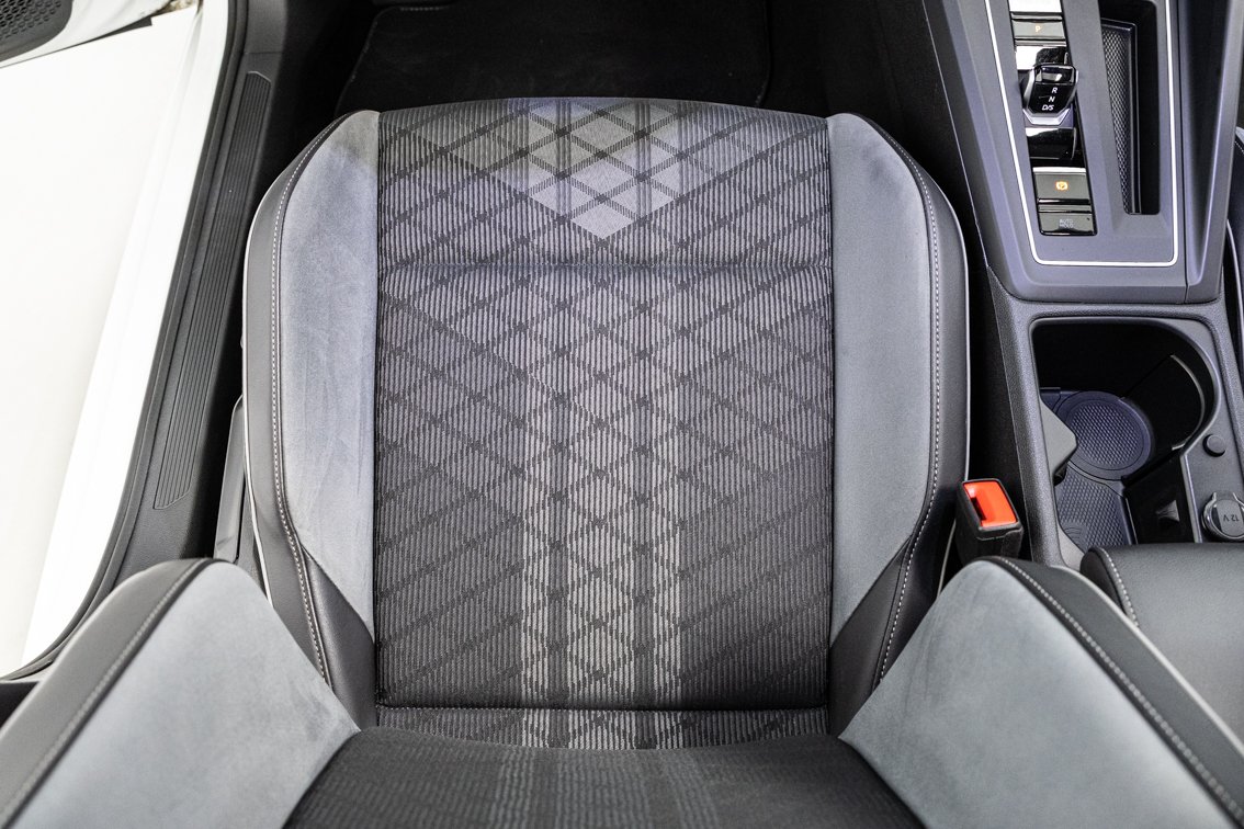 VOLKSWAGEN Golf R LINE 1.5 ETSI DSG 150 CV