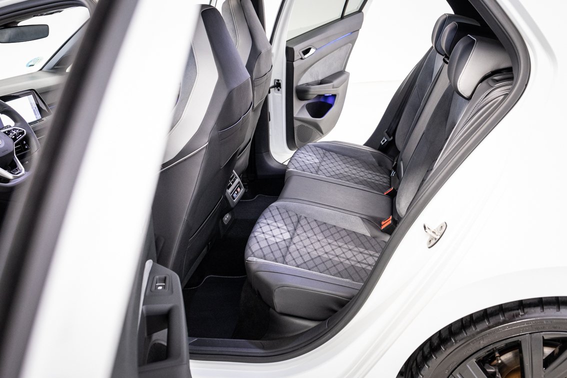 VOLKSWAGEN Golf R LINE 1.5 ETSI DSG 150 CV