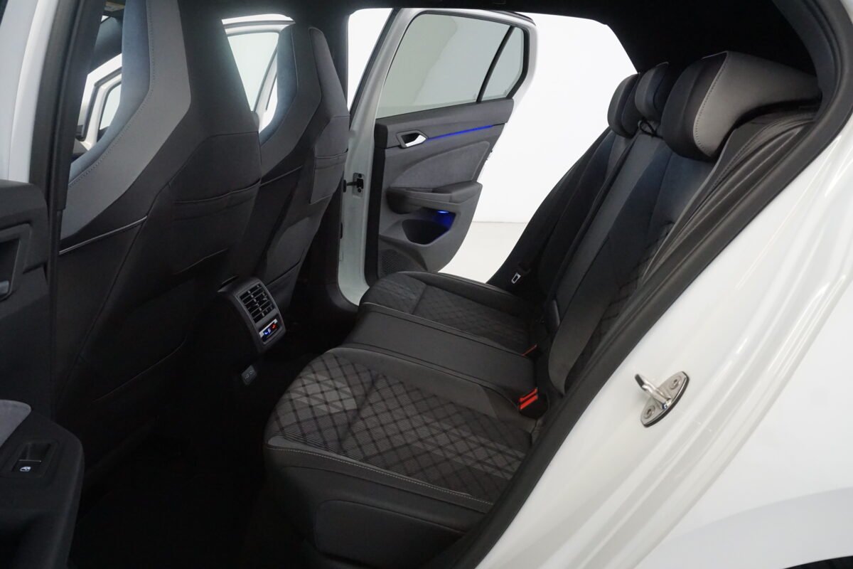 VOLKSWAGEN Golf R LINE 1.5 ETSI DSG 130 CV