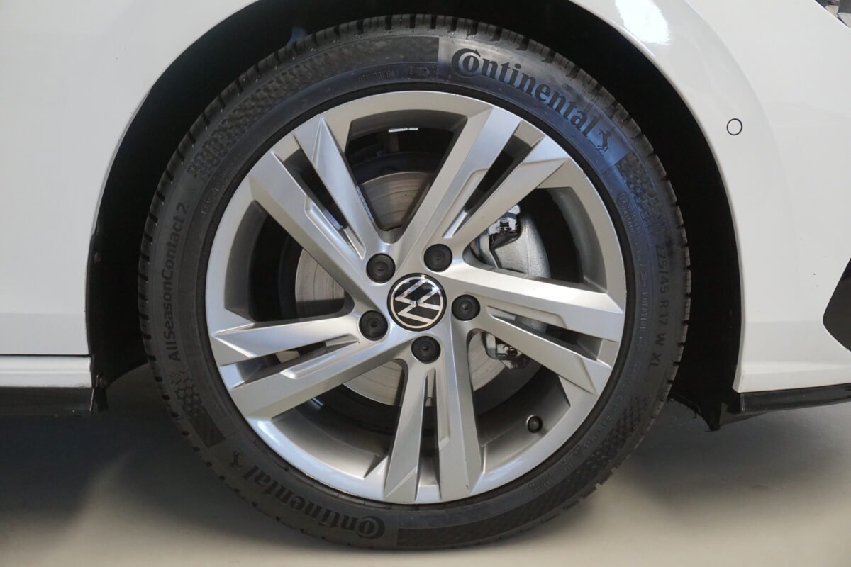 VOLKSWAGEN Golf R LINE 1.5 ETSI DSG 130 CV