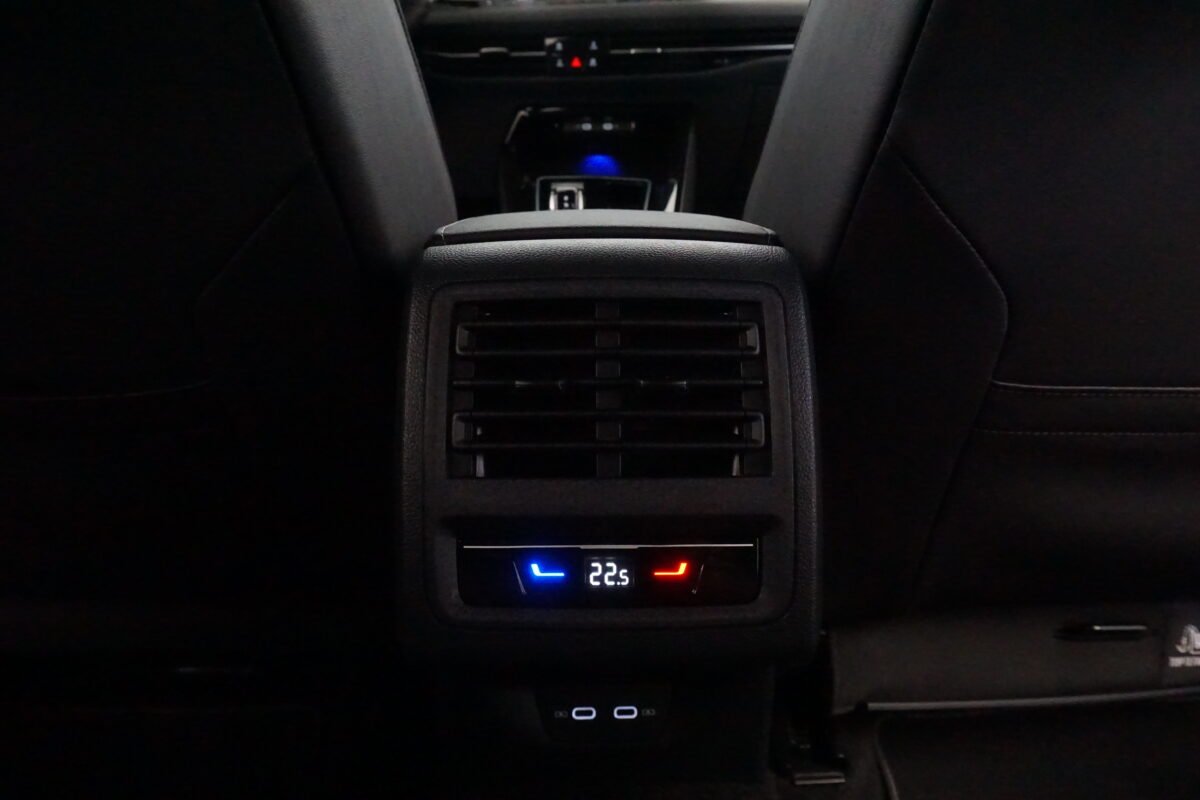 VOLKSWAGEN Golf R LINE 1.5 ETSI DSG 130 CV