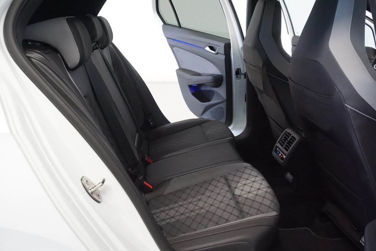 VOLKSWAGEN Golf R LINE 1.5 ETSI DSG 130 CV