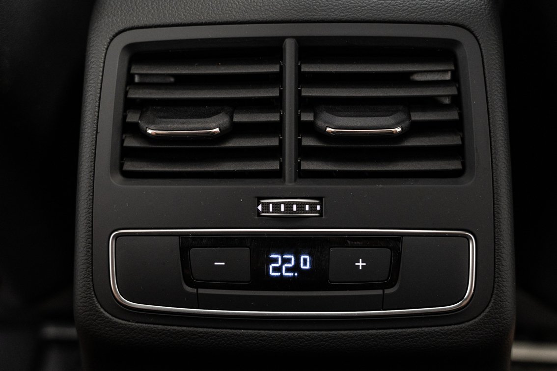 AUDI A4 Avant BLACK LINE 35 TDI S TRONIC 163 CV