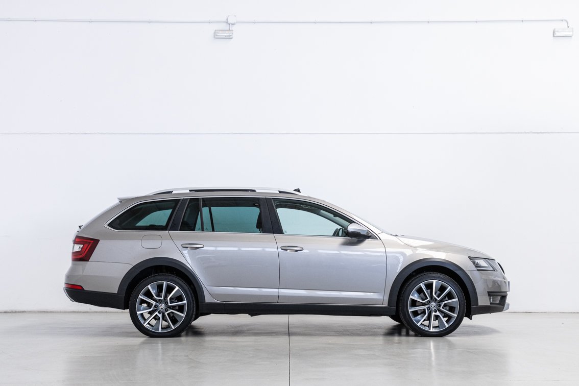 SKODA OCTAVIA COMBI SCOUT 2.0 TDI DSG 4X4 184 CV