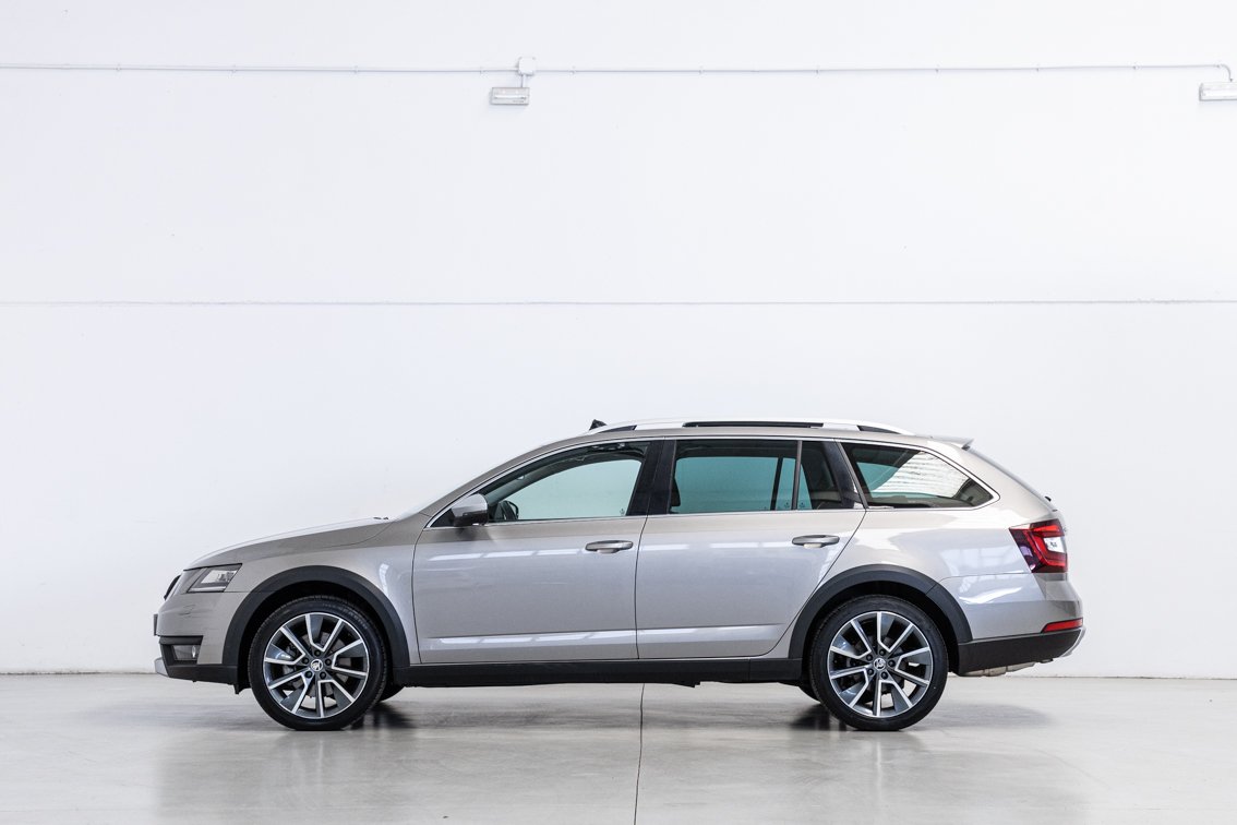 SKODA OCTAVIA COMBI SCOUT 2.0 TDI DSG 4X4 184 CV