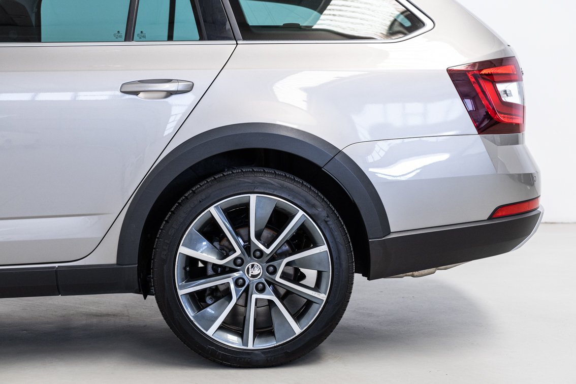 SKODA OCTAVIA COMBI SCOUT 2.0 TDI DSG 4X4 184 CV