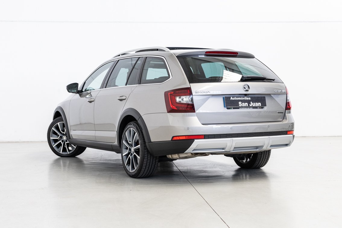 SKODA OCTAVIA COMBI SCOUT 2.0 TDI DSG 4X4 184 CV