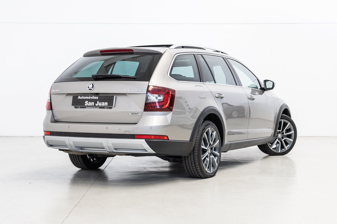 SKODA OCTAVIA COMBI SCOUT 2.0 TDI DSG 4X4 184 CV