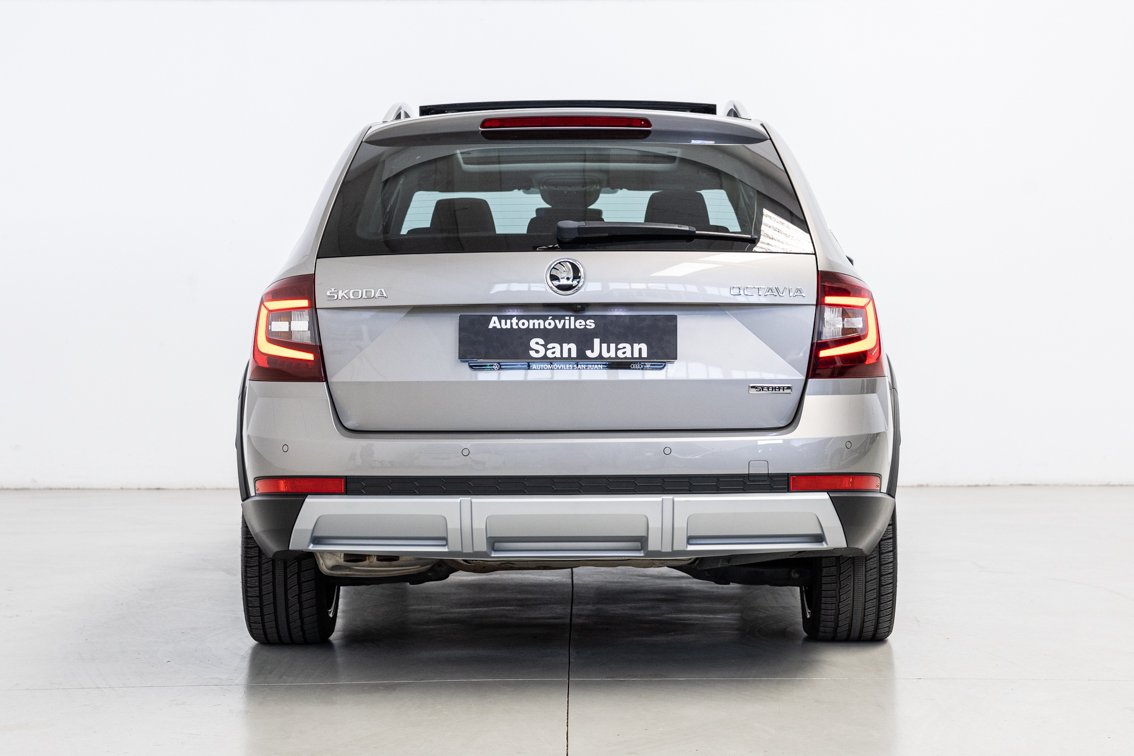 SKODA OCTAVIA COMBI SCOUT 2.0 TDI DSG 4X4 184 CV