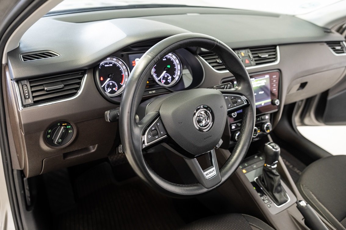 SKODA OCTAVIA COMBI SCOUT 2.0 TDI DSG 4X4 184 CV